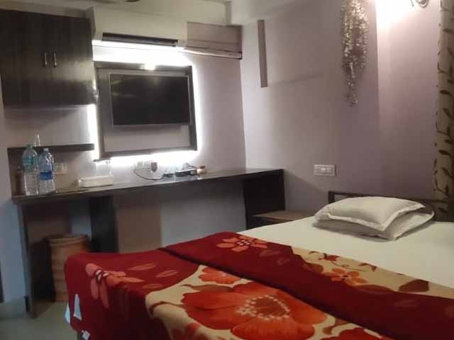Humro Home in Collegepara